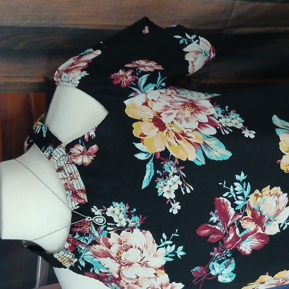 Lilly black cold shoulder blouse size small - Picture 5 of 16